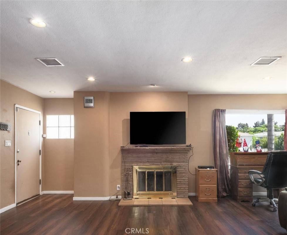 Long Beach, CA 90805,310 E Forhan St