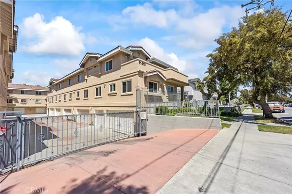 11415 216th ST #24,  Lakewood,  CA 90715