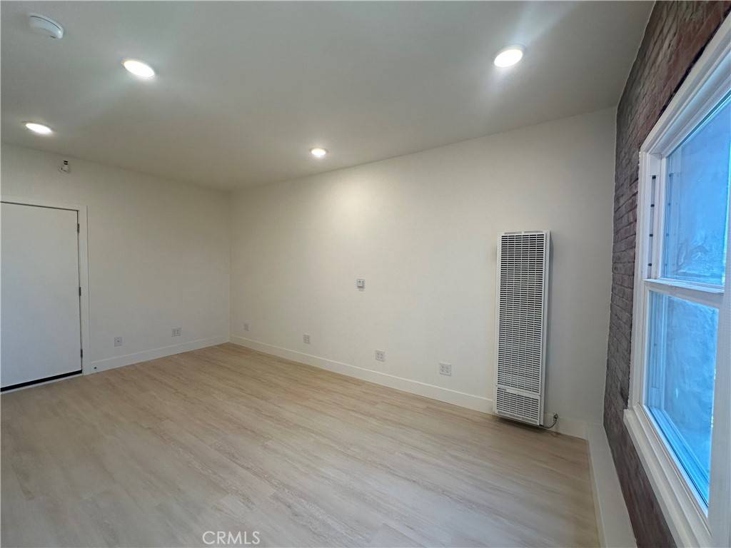 Long Beach, CA 90802,323 W 4th ST #407