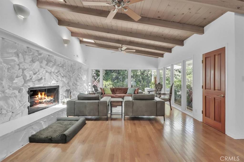 Beverly Hills, CA 90210,9466 Hidden Valley PL