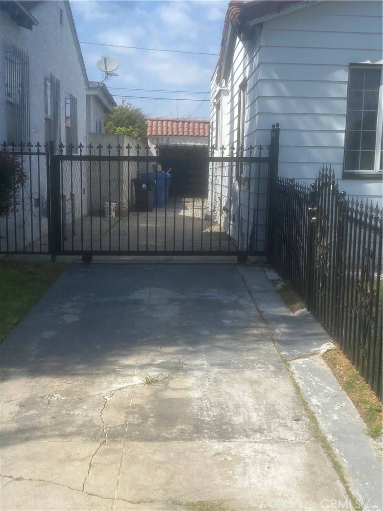 Los Angeles, CA 90002,649 E 94th ST