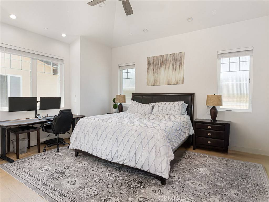 Redondo Beach, CA 90278,2317 Vanderbilt LN #C