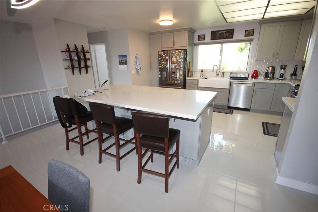 Redondo Beach, CA 90277,220 S Guadalupe AVE #5