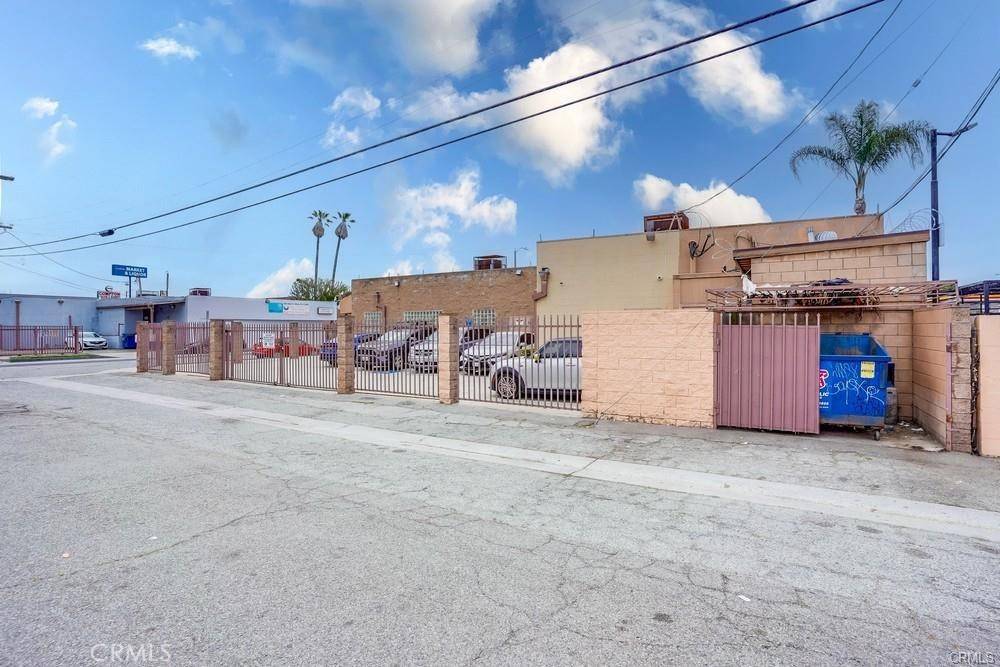 Compton, CA 90221,1105 N Chester AVE