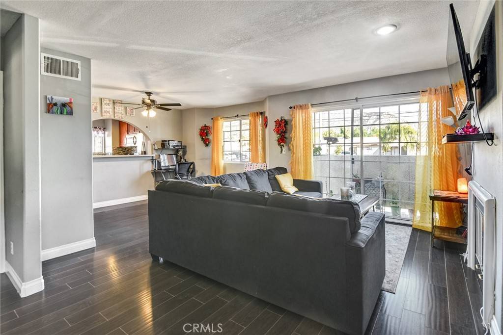Sylmar, CA 91342,13580 Foothill BLVD #1