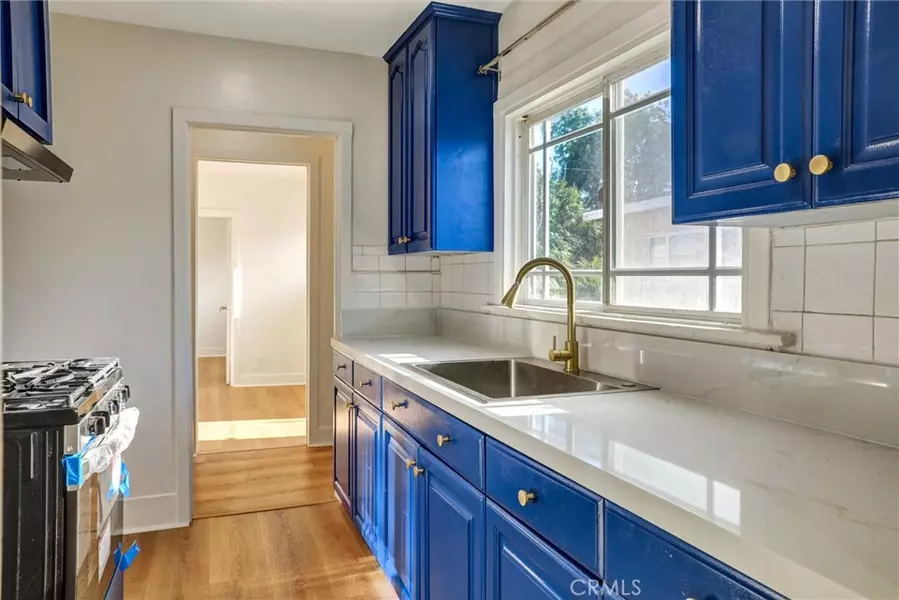 950 E 48th ST, Los Angeles, CA 90011