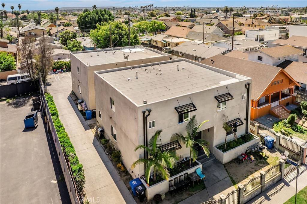 Los Angeles, CA 90037,816 W 47th ST