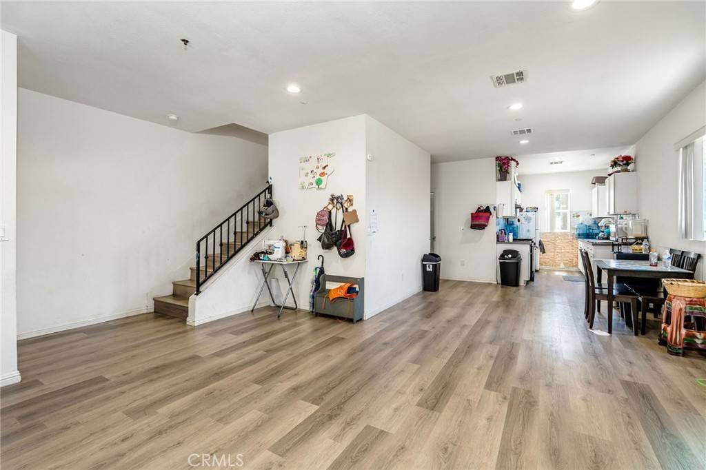 Los Angeles, CA 90037,816 W 47th ST