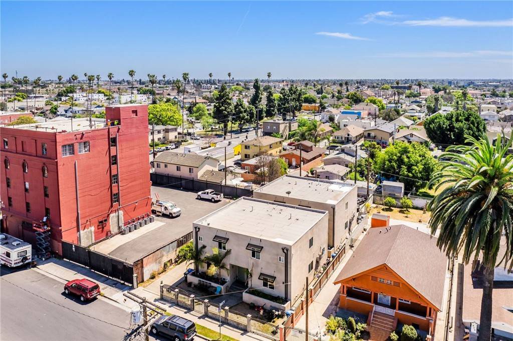 Los Angeles, CA 90037,816 W 47th ST