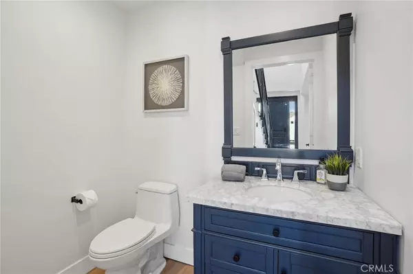 Manhattan Beach, CA 90266,2501 N Poinsettia AVE