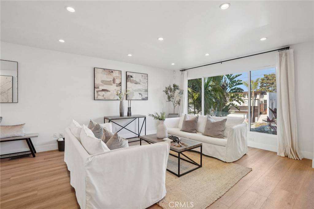 Manhattan Beach, CA 90266,2501 N Poinsettia AVE