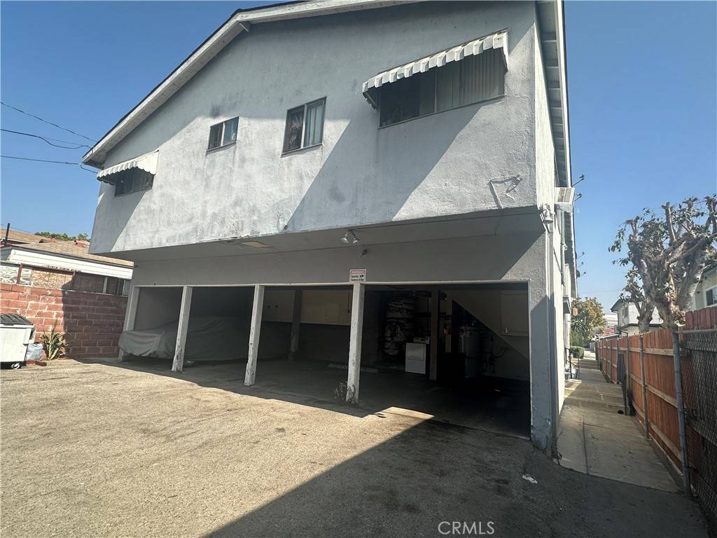 Inglewood, CA 90301,829 S Flower ST