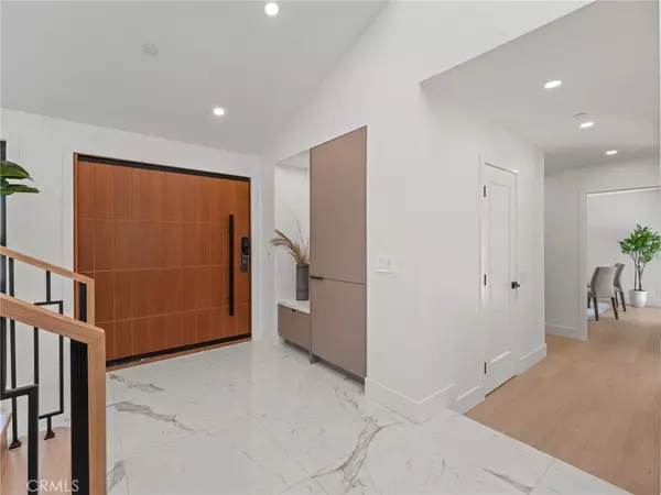 Corona Del Mar, CA 92625,24 White Water DR