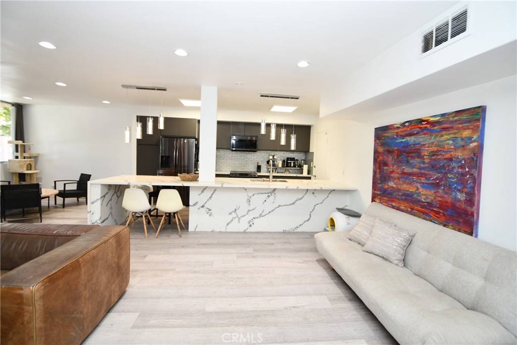 Los Angeles, CA 90046,7309 Franklin AVE #105