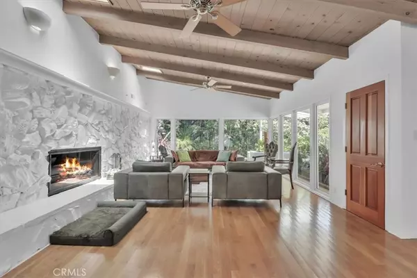 Beverly Hills, CA 90210,9466 Hidden Valley PL