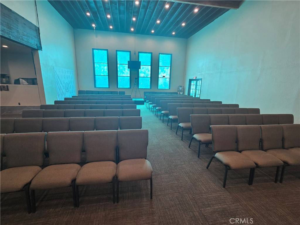 Los Angeles, CA 90002,9702 Holmes AVE