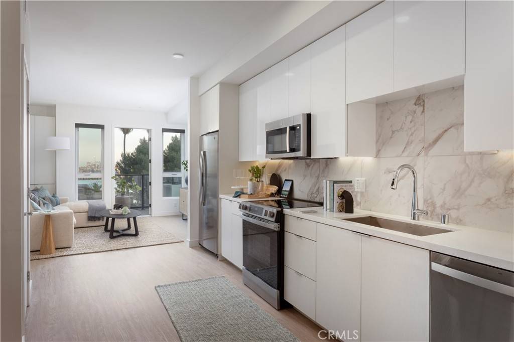 San Pedro, CA 90731,551 S Harbor #403