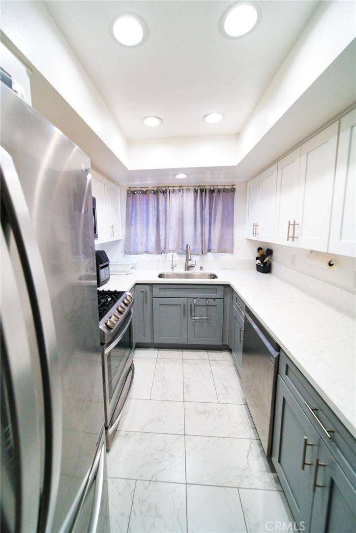 Inglewood, CA 90302,532 Venice WAY #8