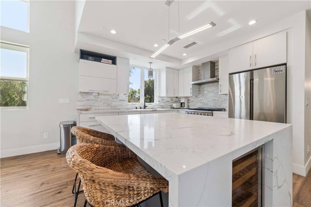 Redondo Beach, CA 90278,2713 Carnegie LN #B
