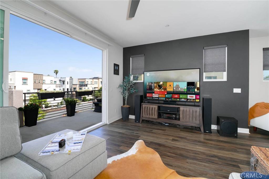 Inglewood, CA 90301,656 Daniel Freeman CIR