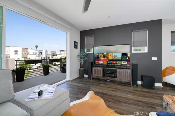 656 Daniel Freeman CIR, Inglewood, CA 90301