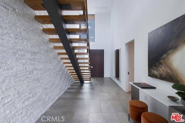 Los Angeles, CA 90046,2660 Skywin Way