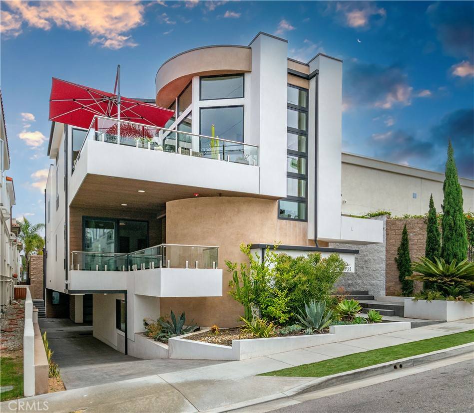 Hermosa Beach, CA 90254,719 1st PL
