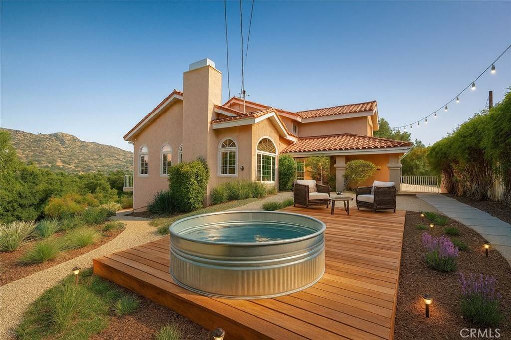 8838 Chatlake DR, West Hills, CA 91304