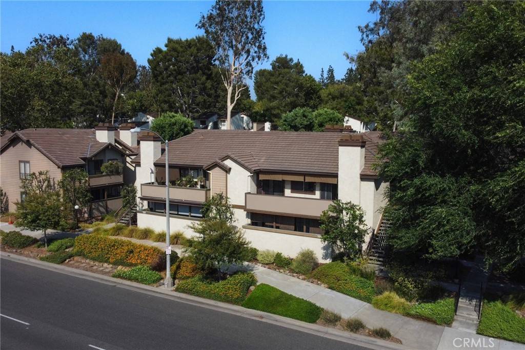 Brea, CA 92821,560 N Brea BLVD #24
