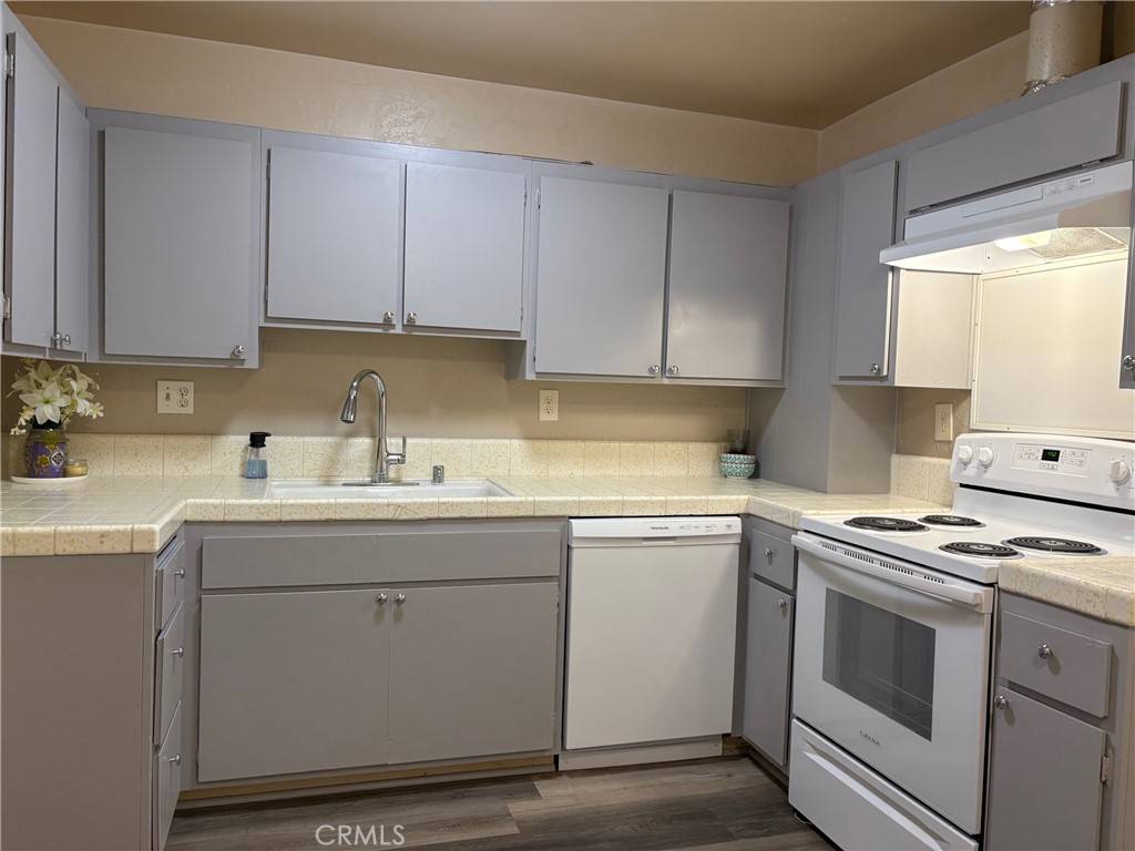 Redondo Beach, CA 90278,2706 Voorhees AVE #4
