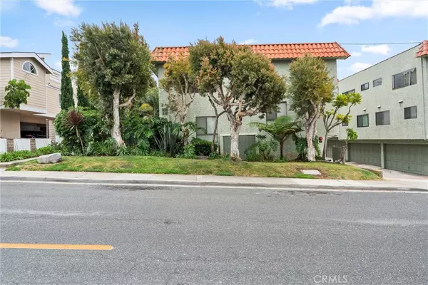 Redondo Beach, CA 90278,1832 Rockefeller LN #4