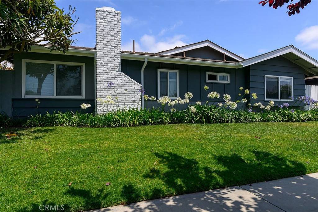 17132 Emerald LN, Huntington Beach, CA 92647
