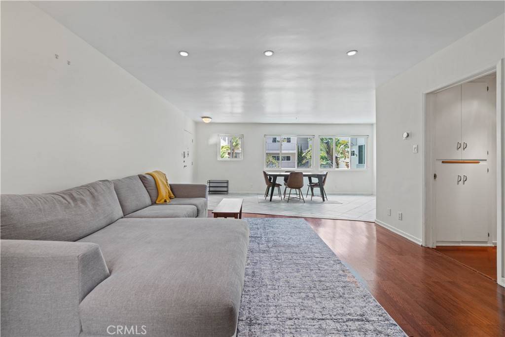 Los Angeles, CA 90046,1525 N Hayworth Ave #205
