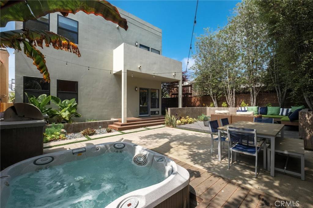 646 6th ST, Hermosa Beach, CA 90254