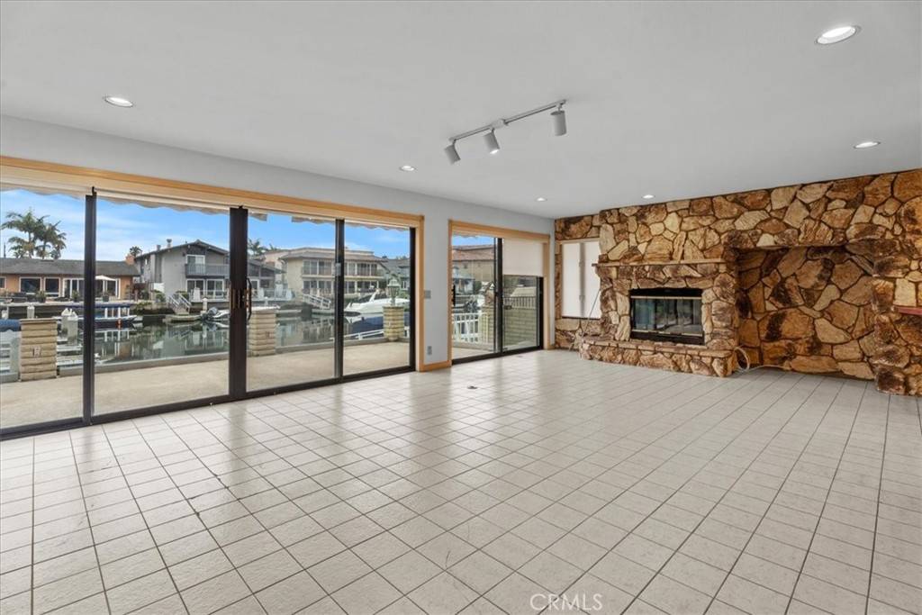 Huntington Beach, CA 92649,4062 Figaro CIR
