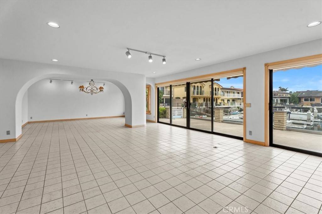 Huntington Beach, CA 92649,4062 Figaro CIR