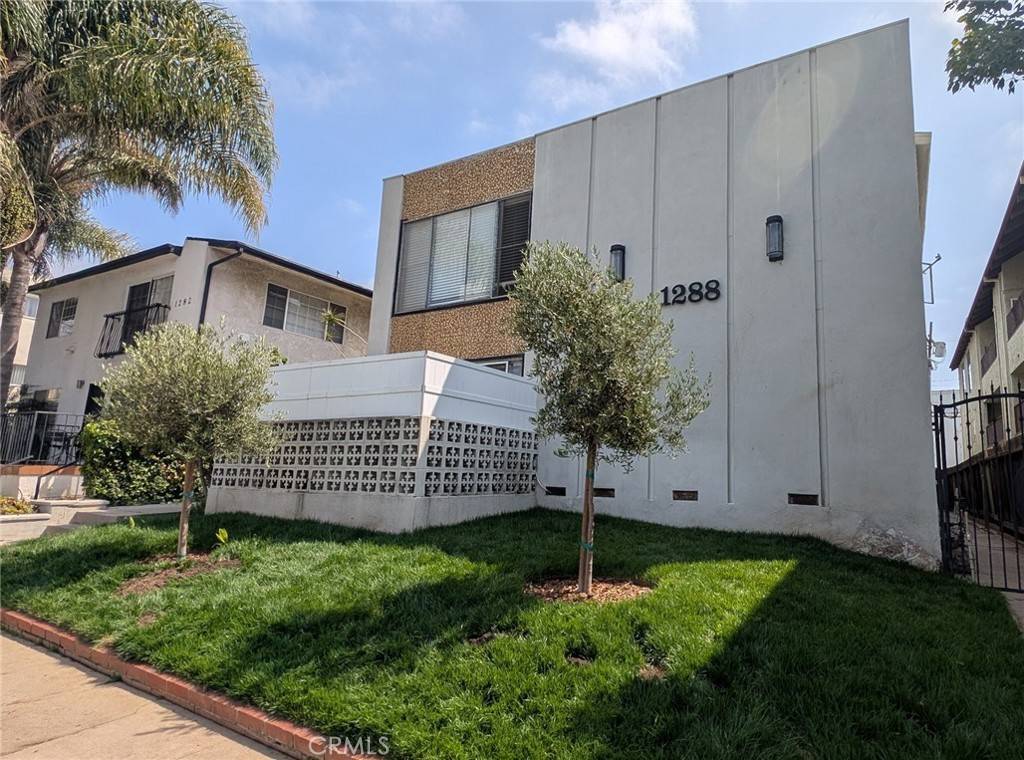 Los Angeles, CA 90025,1288 Barry AVE