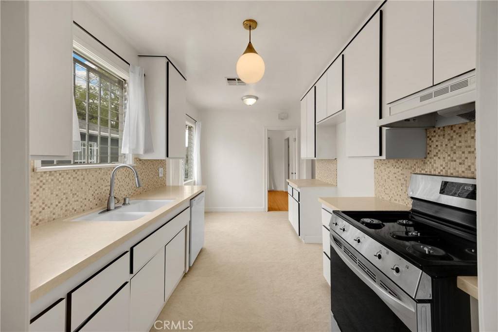 Arleta, CA 91331,8828 Zeiler AVE