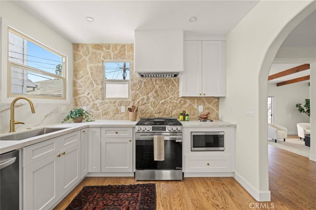4131 Edgehill DR, Los Angeles, CA 90008