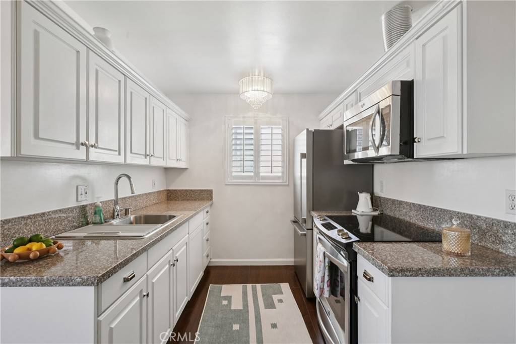 Redondo Beach, CA 90278,2704 Voorhees AVE #4