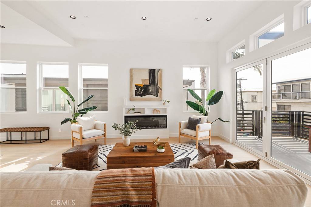 Hermosa Beach, CA 90254,1022 17th ST