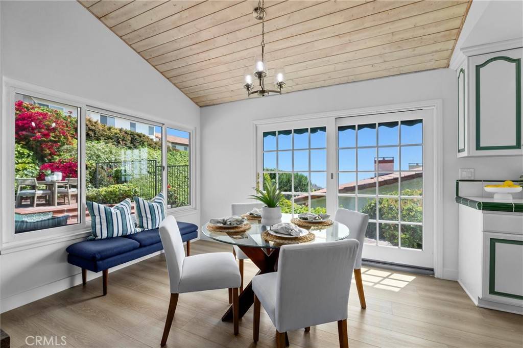 Rancho Palos Verdes, CA 90275,6808 Kings Harbor DR