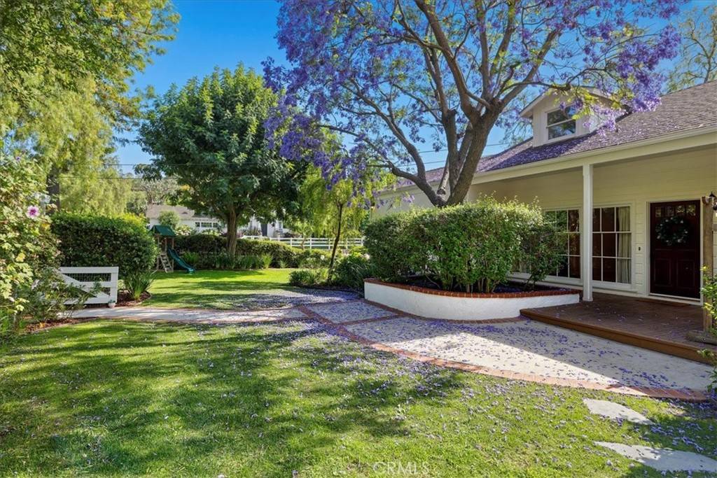 11 Dapplegray LN, Rolling Hills Estates, CA 90274