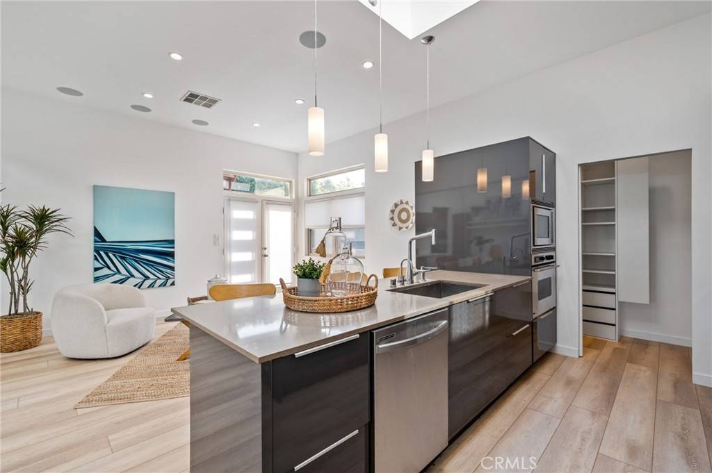 726 W 37th ST, San Pedro, CA 90731