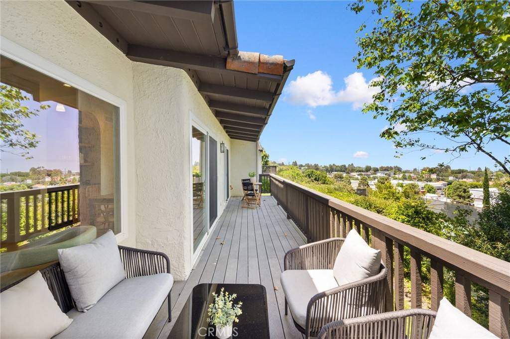 Rolling Hills Estates, CA 90274,45 Oaktree LN