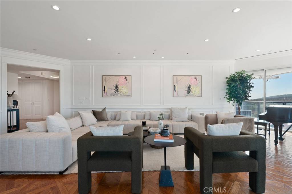 Los Angeles, CA 90024,10490 Wilshire BLVD #2704