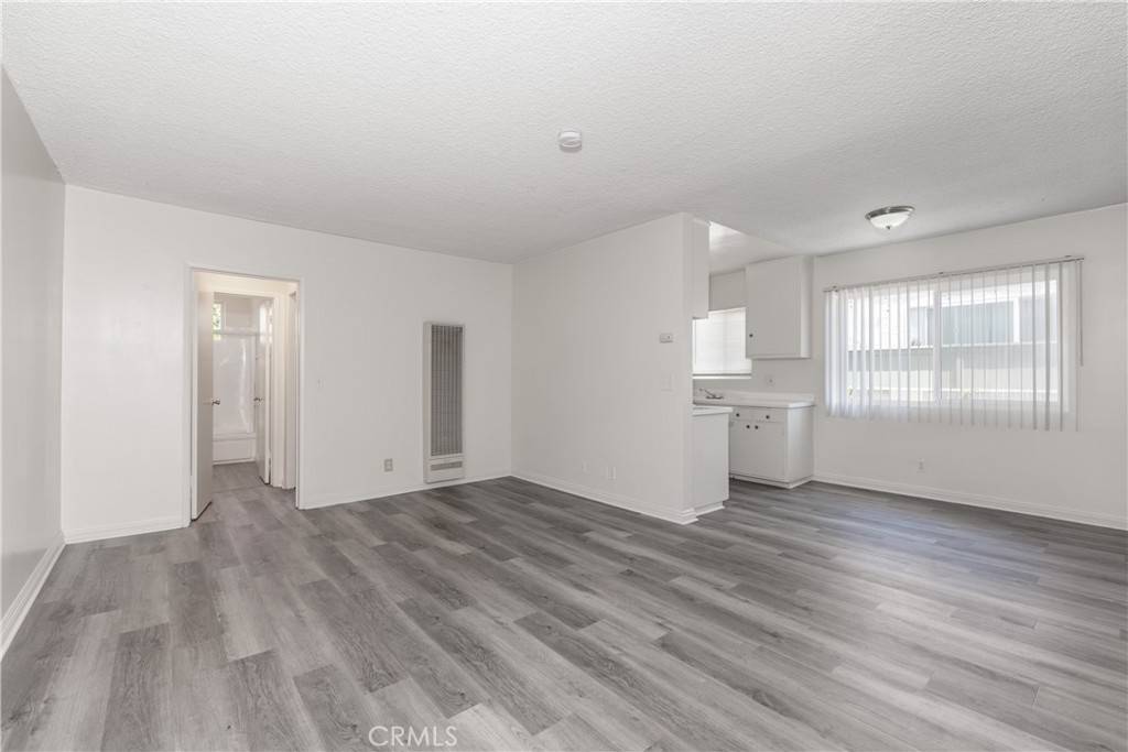 Redondo Beach, CA 90278,2209 Carnegie LN #4