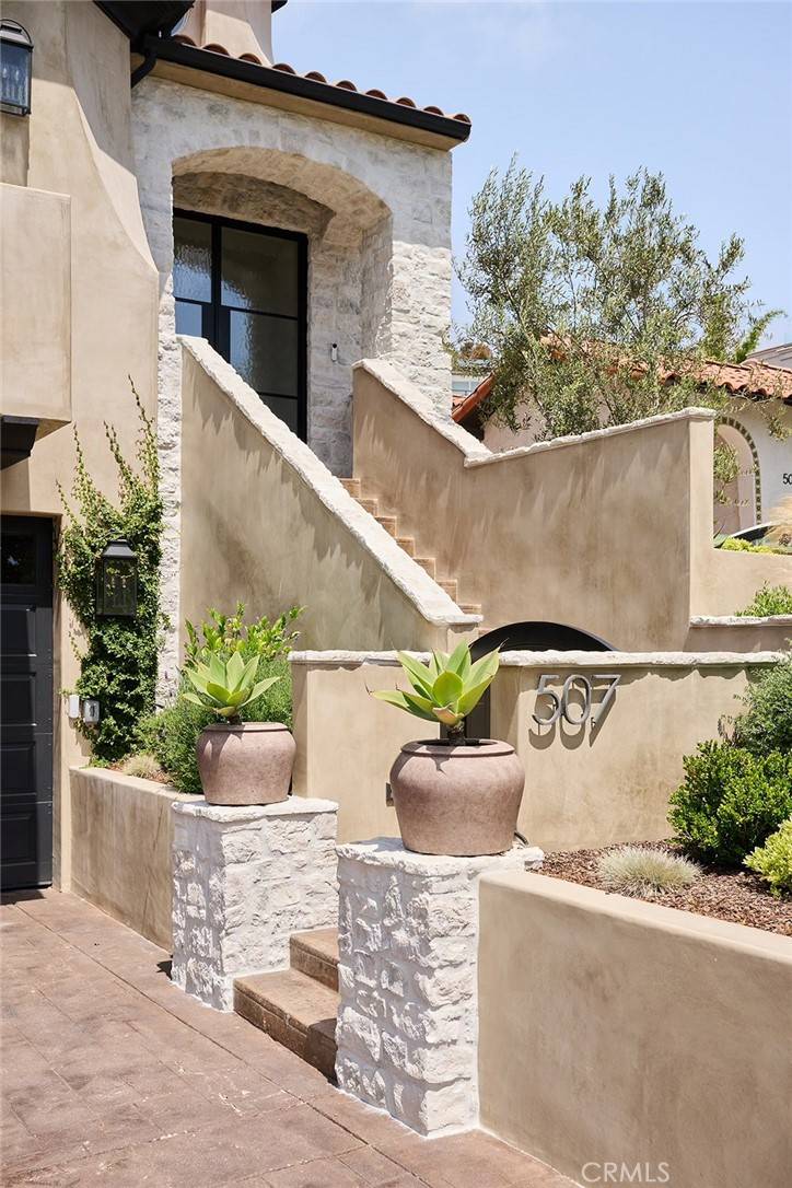 Redondo Beach, CA 90277,507 Sapphire ST