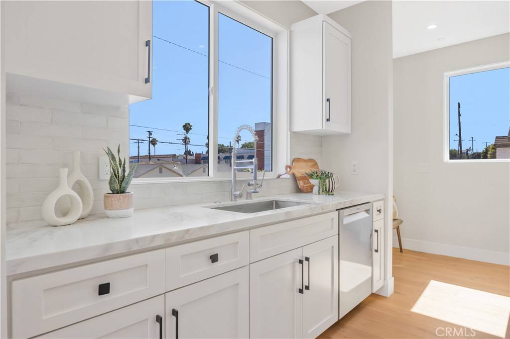 Redondo Beach, CA 90278,2405 Mathews AVE #A
