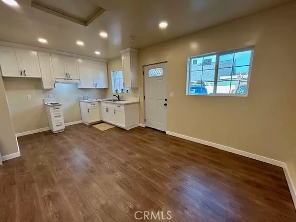 Los Angeles, CA 90044,1052 W 109th Place #1/2